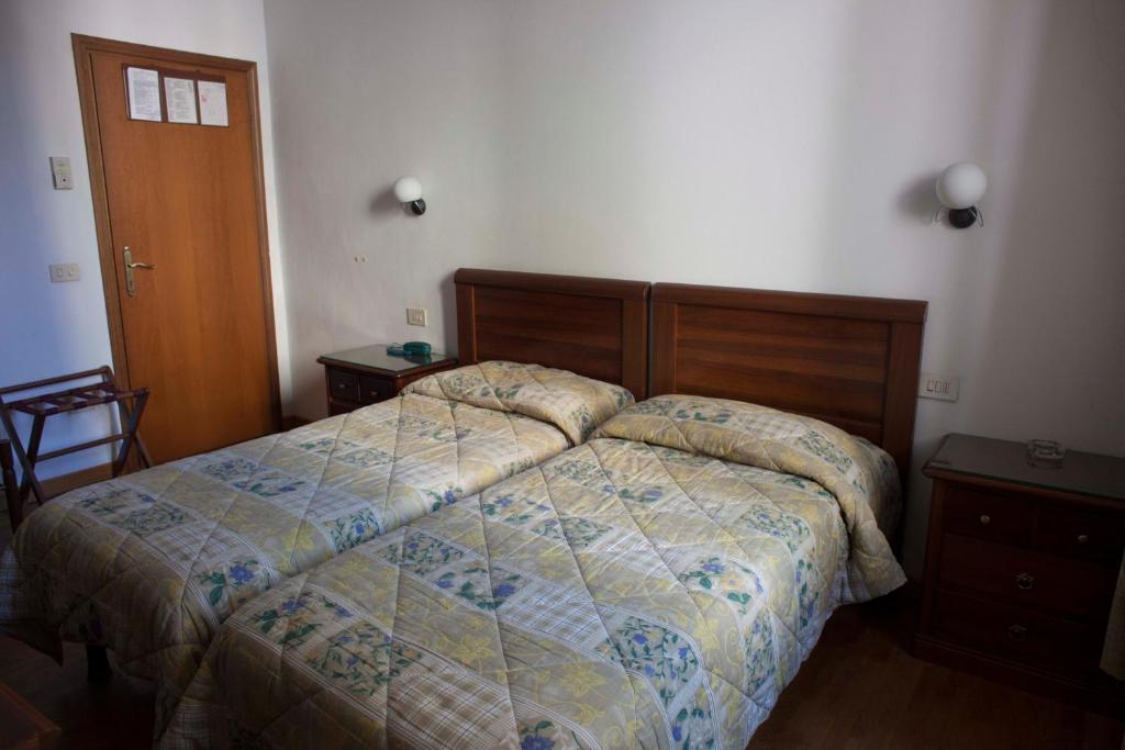 Hotel Savoia E Campana Montecatini Terme Pokoj fotografie